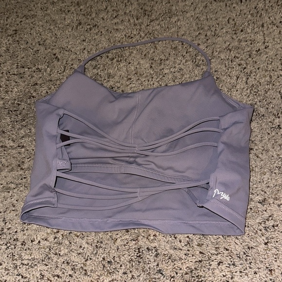 Halter workout top with strappy back - Picture 2 of 3